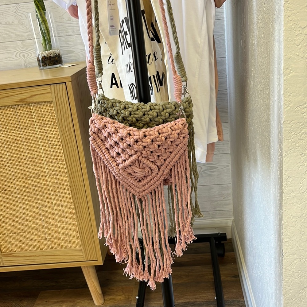 Macrame medium pink purse